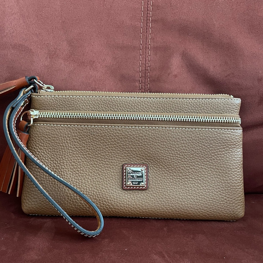 Dooney & Bourke Pebble Grain Double Zip Wristlet NWOT Caramel